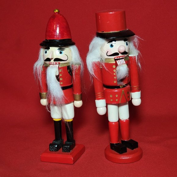 VTG Wooden Nutcracker Christmas Decor Set of 2 - Picture 11 of 13